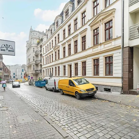Przestronny Z Biurkiem W Centrum Poznania Blisko Rynku I Parku By Renters * Poznaň