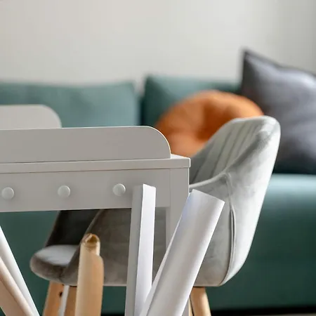 Przestronny Z Biurkiem W Centrum Poznania Blisko Rynku I Parku By Renters Apartmán