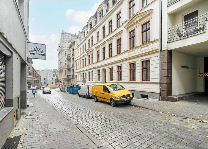 Przestronny Z Biurkiem W Centrum Poznania Blisko Rynku I Parku By Renters * Poznaň