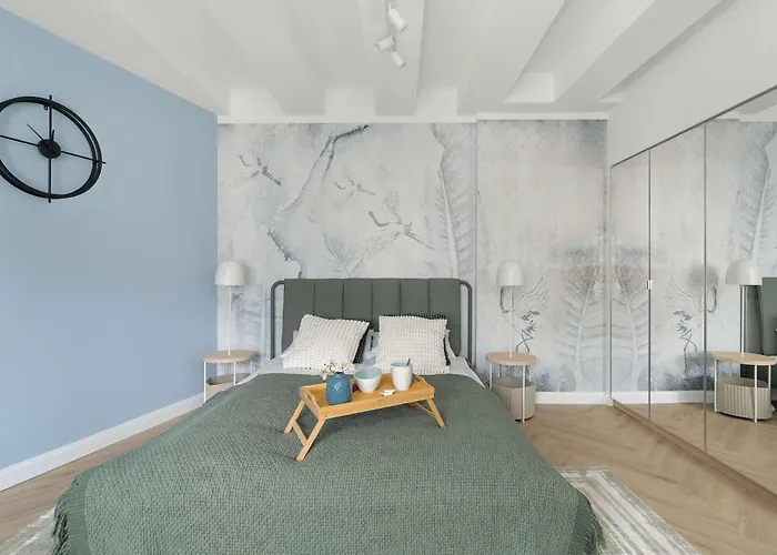 Przestronny Z Biurkiem W Centrum Poznania Blisko Rynku I Parku By Renters Poznaň