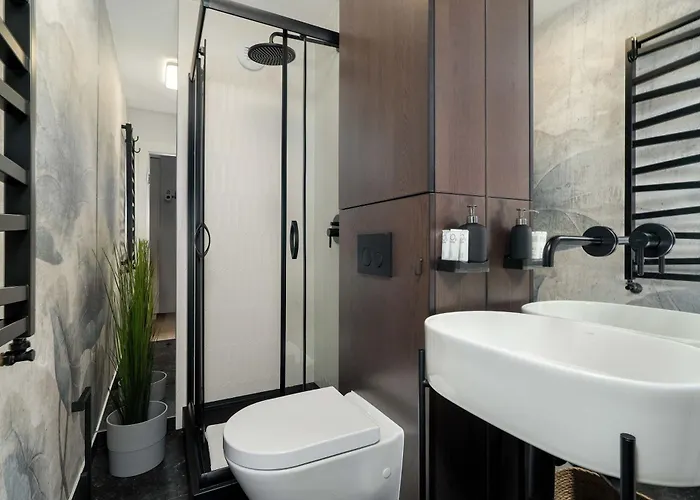 Przestronny Z Biurkiem W Centrum Poznania Blisko Rynku I Parku By Renters *