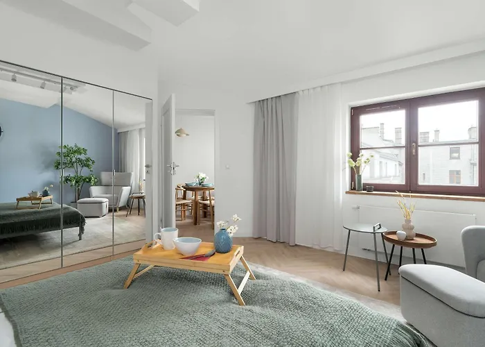 Apartment Przestronny Z Biurkiem W Centrum Poznania Blisko Rynku I Parku By Renters