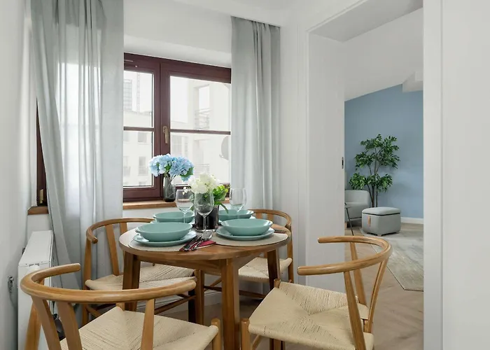 Przestronny Z Biurkiem W Centrum Poznania Blisko Rynku I Parku By Renters Apartment *